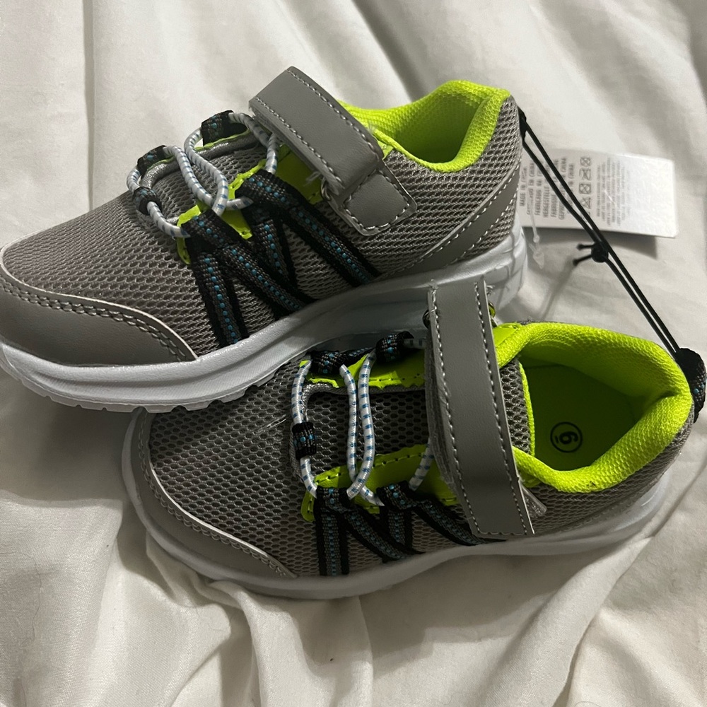 Toddle shoes